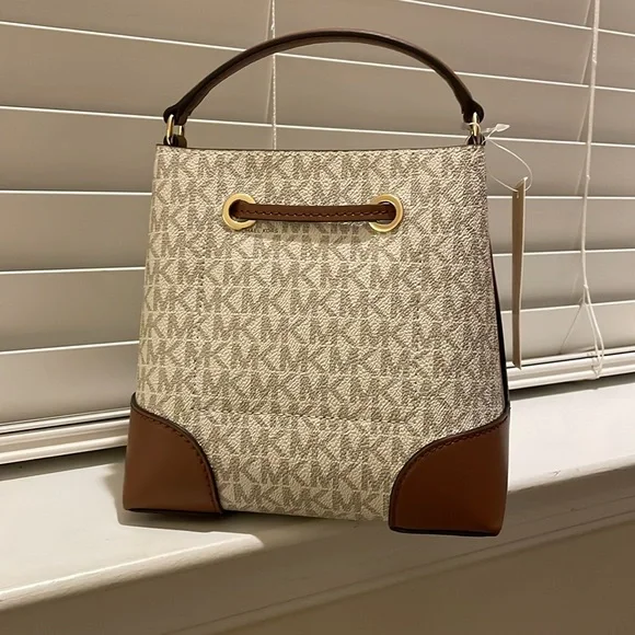 Michael Kors XS Suri Mini Bucket Crossbody Drawstring - Picture 4 of 9